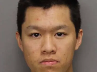 상습 음란노출 아시안 남성 구속