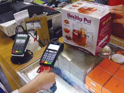 아직도 긁으세요? 차지백 피해 보호 못 받아