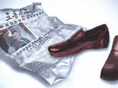 “김정은 사진 실린 신문으로 구두 쌌다 구속”