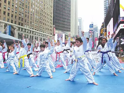 〈사진〉 타임스 스퀘어서 ' 태권도·한식 축제'