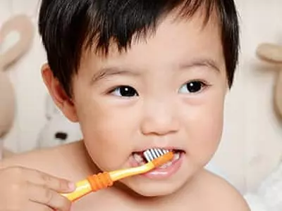 칫솔질할 때 치약에 물 묻히지 마세요