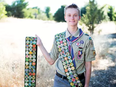 “보이스카웃의 137개 메릿 배지 모두 땄어요”