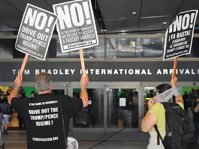 반 이민 행정명령 발효… 미국 입국 기준 논란