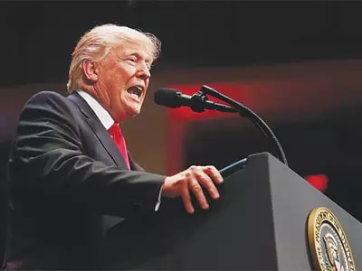 트럼프는 왜 언론과‘트위터 전쟁’…“계산된 술책”