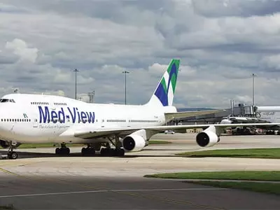 15세 소년 비행기 바퀴에 숨어 12시간 비행