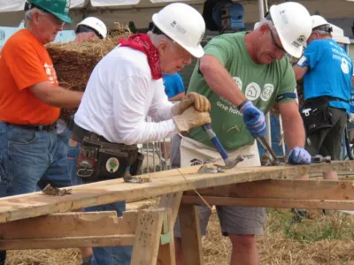 카터 전 대통령,헤비타트 봉사중 탈수로 쓰러져