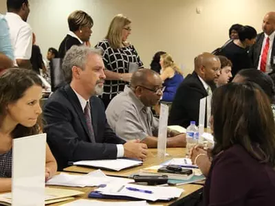 새학기는 다가오는데... 교사는 부족하고