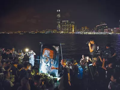 류샤오보 추모 전세계 소셜미디어 장식