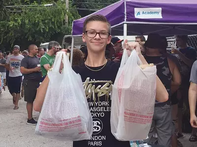 ‘대신 줄서기’2년간 2만달러 벌어