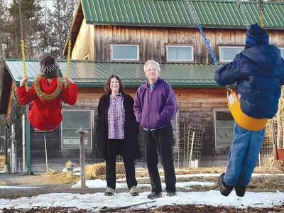 ‘자녀들 곁에’vs‘멀리 떨어져’장단점 비교