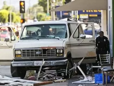 LA 한인타운 인도로 차 돌진... 8명 부상