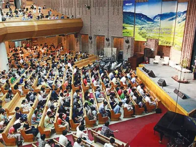 〈홀드〉신도들이 갑자기‘썰물’처럼 교회를 떠난다면…