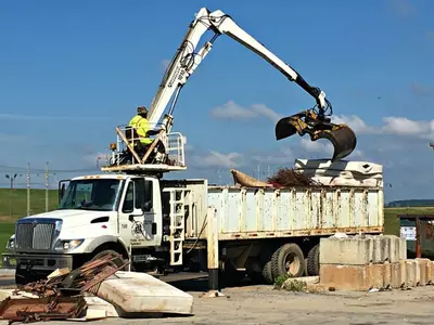 무료 폐기물 이벤트에 쓰레기 550톤 몰려