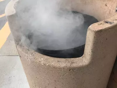 "담배꽁초 함부로 버리지 마세요"