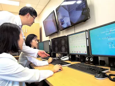 “심한 잠버릇 방치, 치매 올 수 있어요”