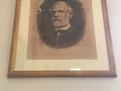 214년 역사 UGA 동아리, 리 장군 초상화 철거