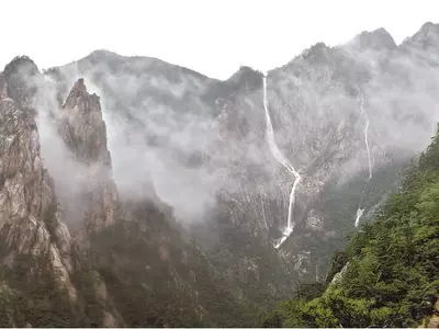 설악산 토왕성폭포-구름 뚫은 물기둥, 전설의 비룡을 보는 듯