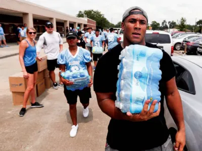 비상식품·플래시라이트 꼭 갖춰라