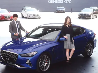 ‘역동적 우아함’으로 벤츠 . BMW 겨냥