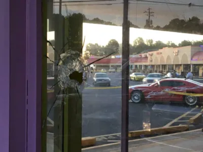 귀넷 카페서 총격전...1명 사망 1명 부상