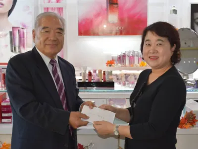 〈사진〉 미시화장품, 노인대학 2천달러 후원