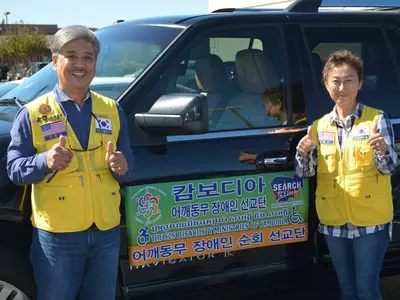 "휠체어 1천대 마련 대륙횡단 나섰어요"