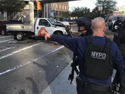 〈사진〉 맨해튼서 트럭이 자전거도로 돌진…최소 7명 사망