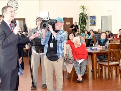 “커뮤니티 센터 건립 지원 약속”