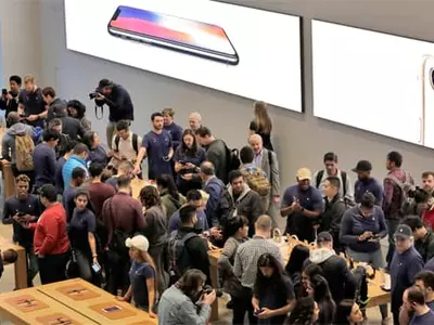 〈사진〉“아이폰 X 사자” 장사진