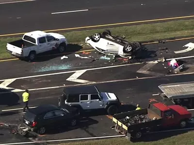 〈사진〉짙은 안개로 10중 추돌사고....9명 부상