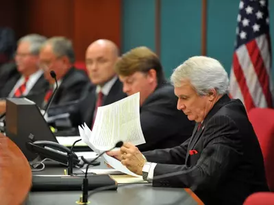 특정 반이민 인사 '이민단속위' 독점