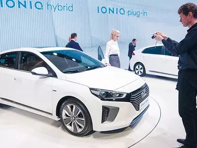 11월은 하이브리드 . 전기차 구입의 적기