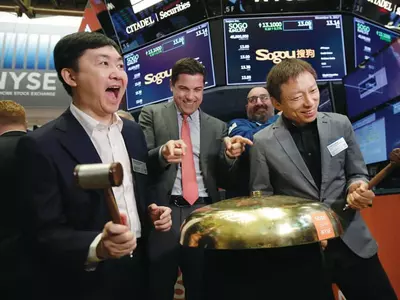 주식 투자자들‘내가 웃는게 웃는게 아니다’