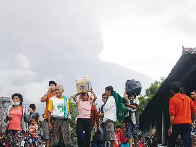 〈사진〉발리 섬 화산 폭발, 주민대피·항공편 취소