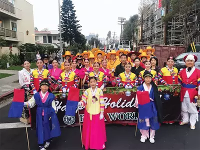 〈사진〉할리웃 크리스마스 퍼레이드… 파바월드, 한국문화 소개