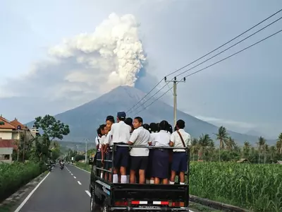 〈사진〉 발리 화산 계속 분화 중