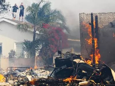 LA북부 초대형 산불 3일째...한인들도 친지집 대피 행렬