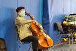 백신 맞으러 와 첼로 집어든 동네 아저씨…알고보니 요요마
