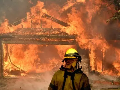 캘리포니아 산불로 가옥 1천채 전소
