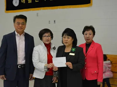 〈사진〉 여성골프협회 한국학교에 성금