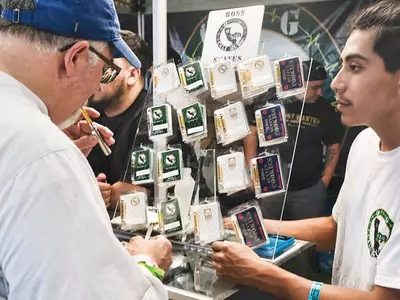 흡연 . 음주 ‘No’ 마리화나 . 전자담배 ‘Yes’