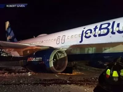 사바나발 여객기 보스톤서 아찔 사고