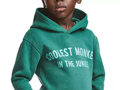 H&M 인종차별적 광고했다 여론‘뭇매’