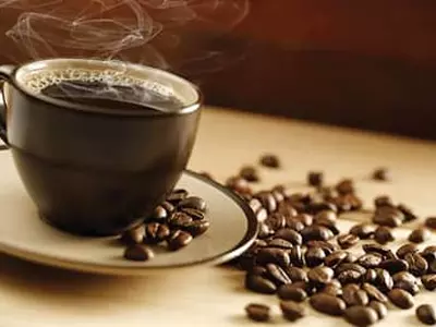 뿌리칠 수 없는 커피 한 잔의 유혹 치아는 괴롭다