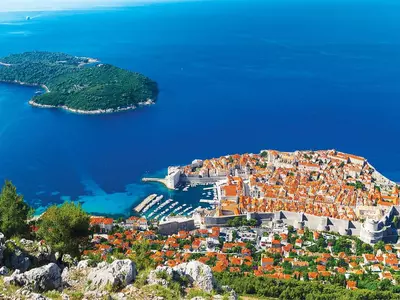 쪽빛 바다·오렌지색 지붕… 물감보다 진한 낭만