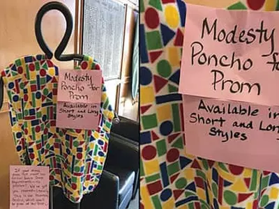 〈사진〉" ‘프롬’ 노출 안 돼… 판초 우의 입어"