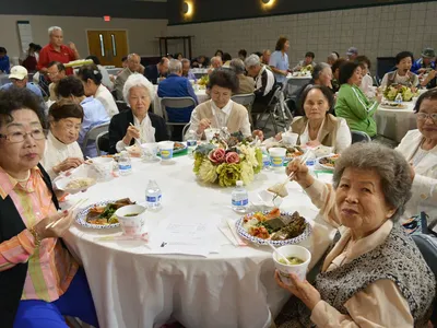 "오래 오래 살아 금강산 구경 갑시다"