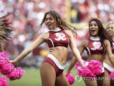 "구단이 반라 사진촬영 강요했다"