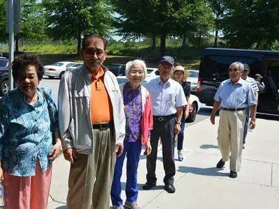 〈사진〉 "한인후보 당선시키자"...한인들 조기투표 행렬