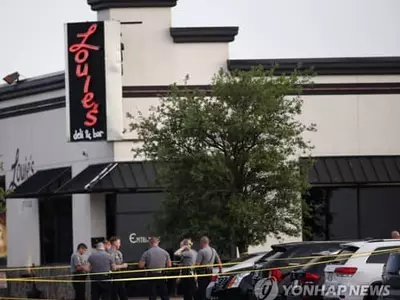 식당서 총격...무장시민 2명이 사살